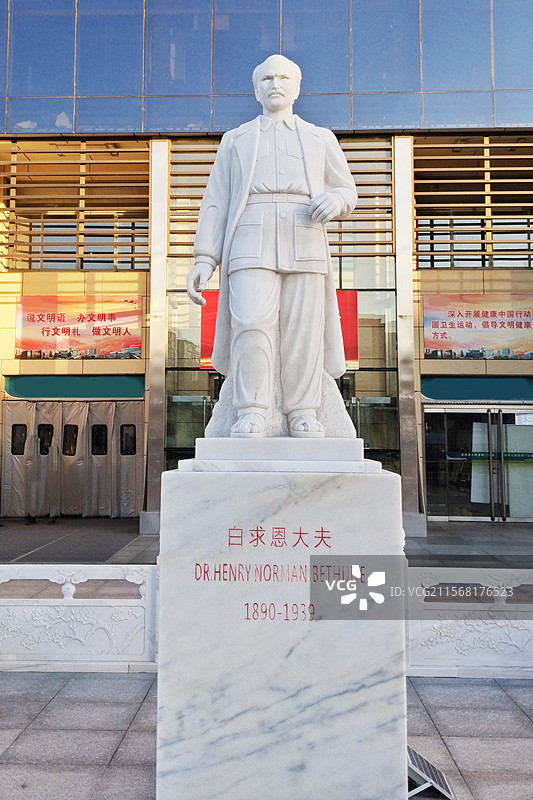 白求恩塑像图片素材
