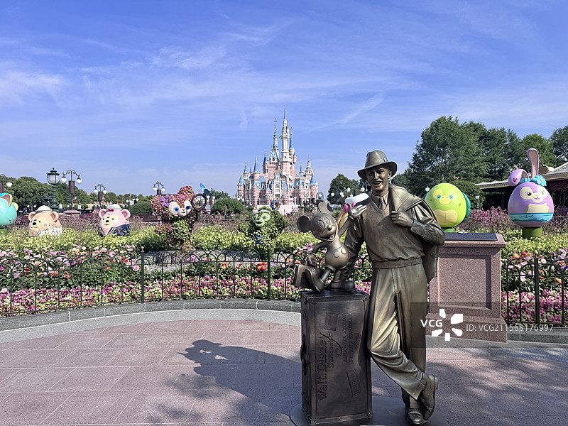 上海迪士尼乐园城堡晨景图片素材