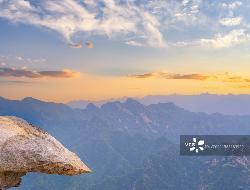 陕西渭南华山西峰神龟探海日落晚霞风光图片素材