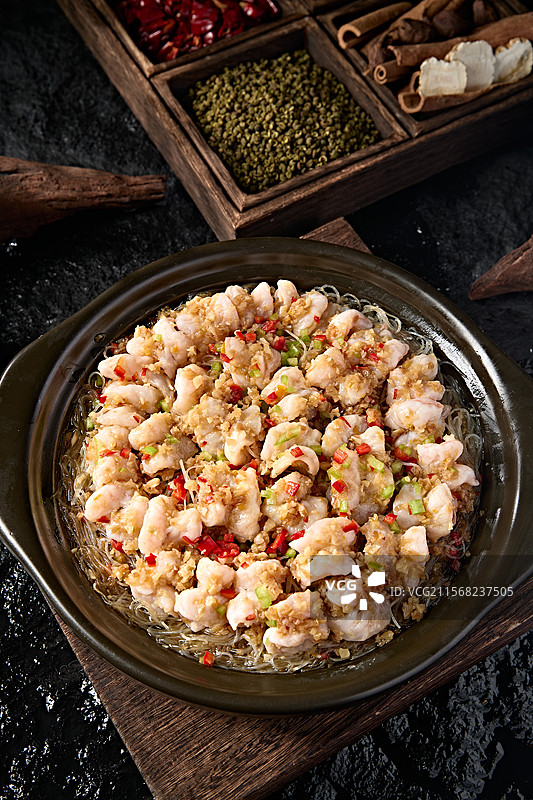 中餐美食蒜蓉米椒砂锅粉丝虾图片素材
