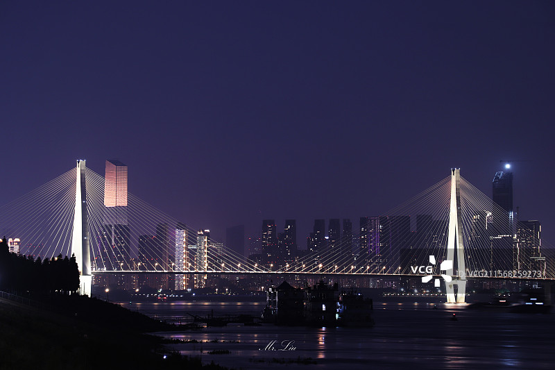 夜幕下的武汉二七长江大桥图片素材