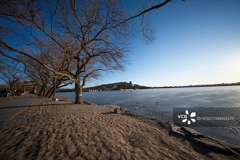 冬日清晨的颐和园西堤风光图片素材