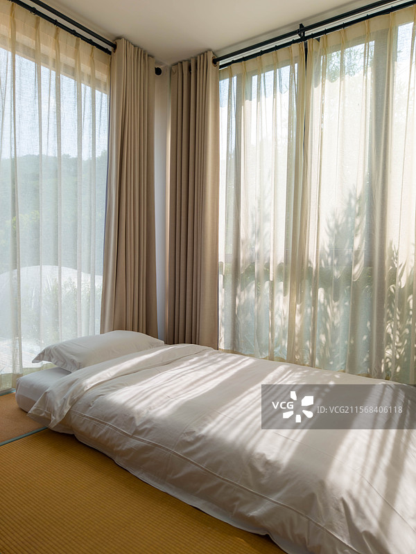 湖州 度假 民宿 ANADU 榻榻米 和室 窗边 光影 竹子图片素材