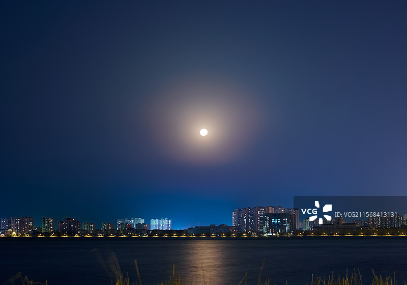 皓月当空图片素材