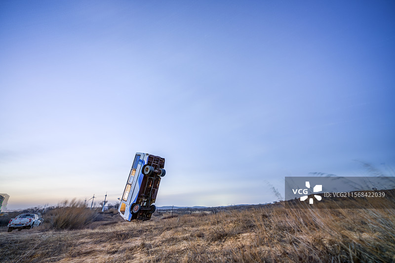 荒野巴士倾斜的艺术图片素材