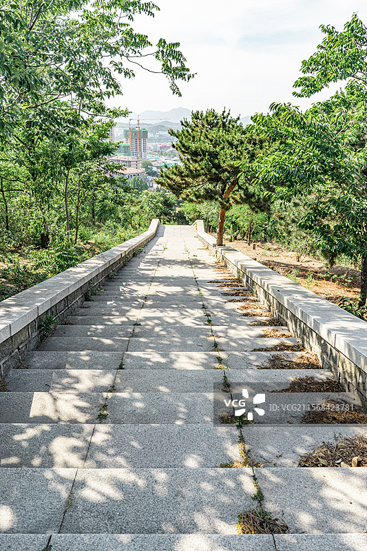 中国基建京台高速公路山东济南至泰安段交通部门建设中国高速公路一万公里纪念塔公园，户外白昼无人图像摄影图片素材