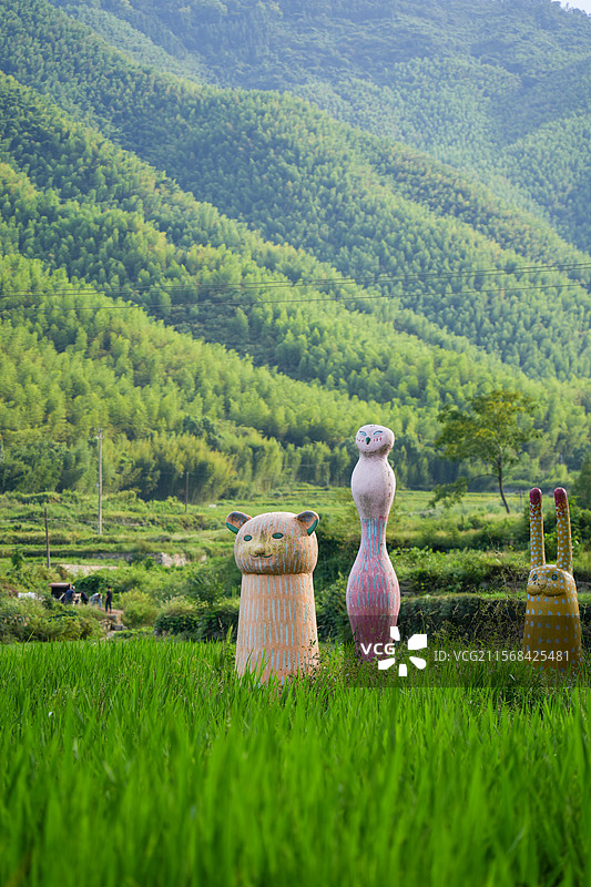 湖州 德清 莫干山 仙潭村 田野 田园 漫画雕像图片素材
