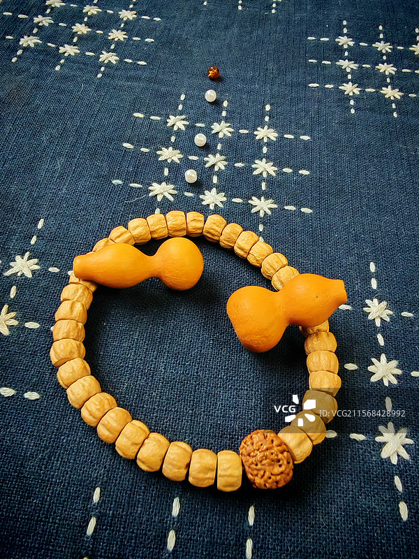 文玩小葫芦和百香籽手串图片素材