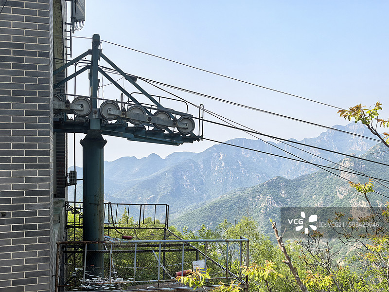 燕塞湖里废弃的缆车站图片素材