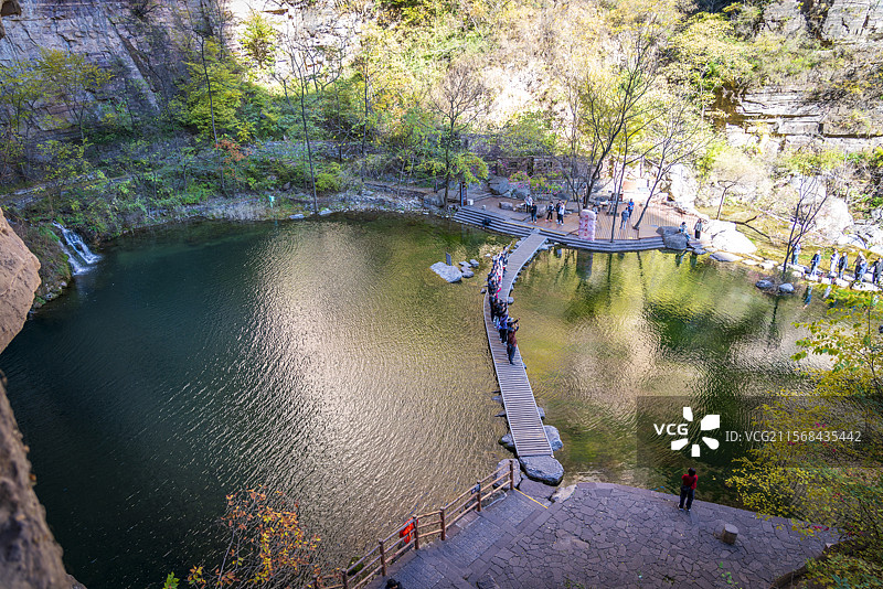 河南安阳太行山大峡谷风景区黄龙潭瀑布岩石水潭自然风景图片素材