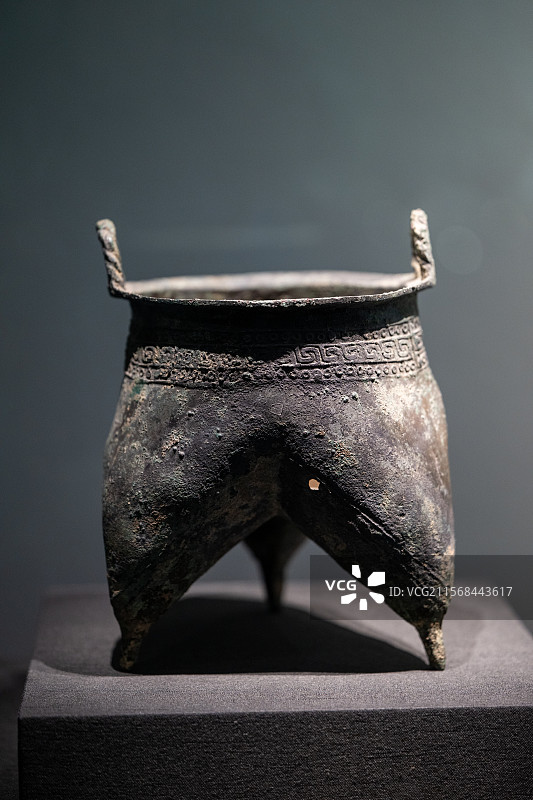 宝鸡青铜器博物馆 商 岐山县京当镇京当村出土 云纹分裆鬲图片素材