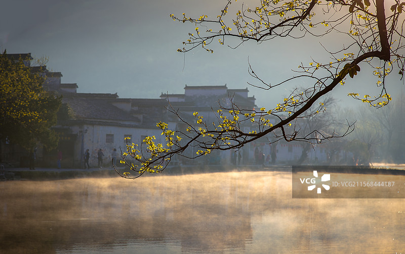宏村晨雾图片素材