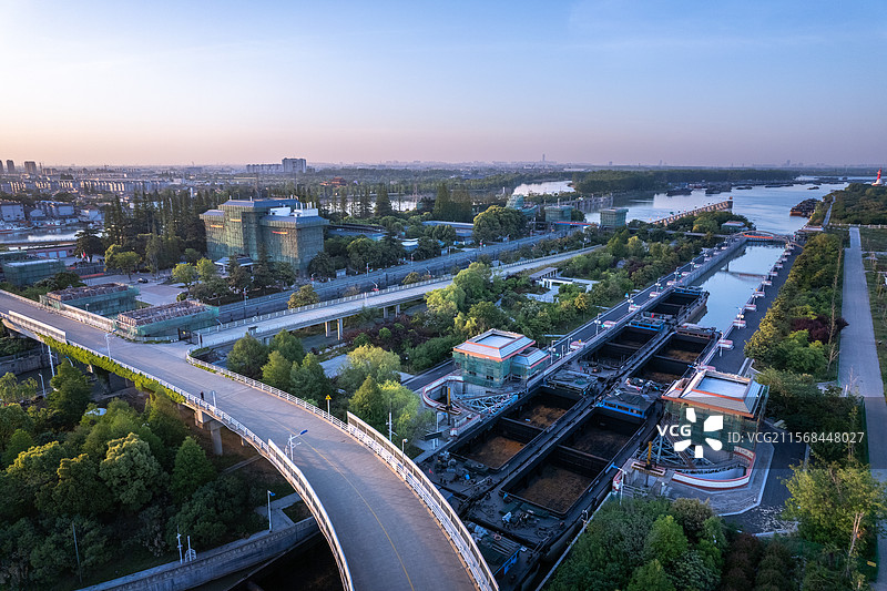清晨的邵伯闸&京杭大运河图片素材