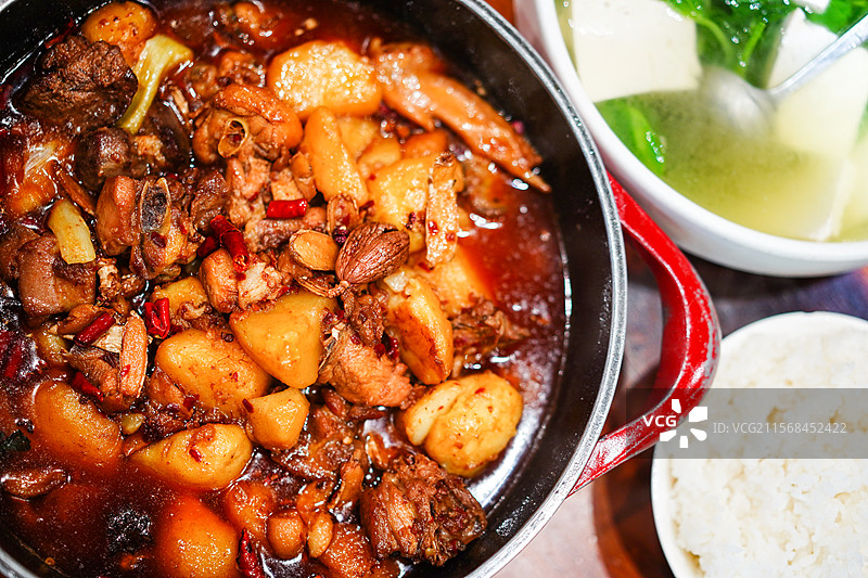 云南曲靖特色美食-沾益辣子鸡图片素材