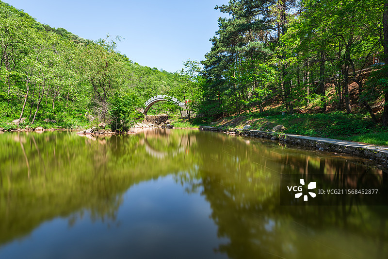 山东泰安市徂徕山国家森林公园中军帐拱桥图片素材