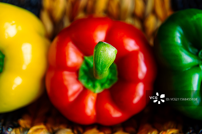 蔬菜集锦：辣椒、芹菜、番茄图片素材