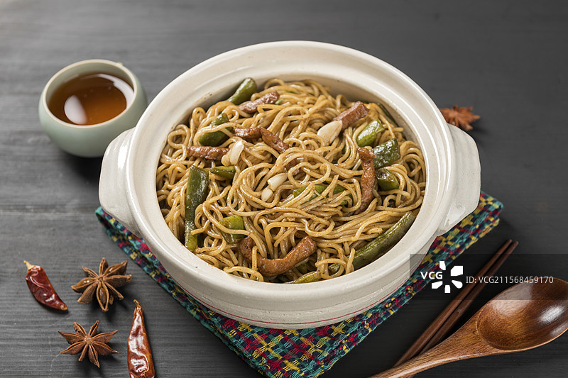 豆角焖面图片素材