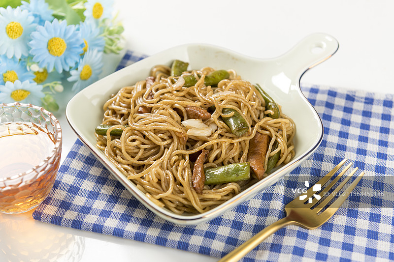 豆角焖面图片素材