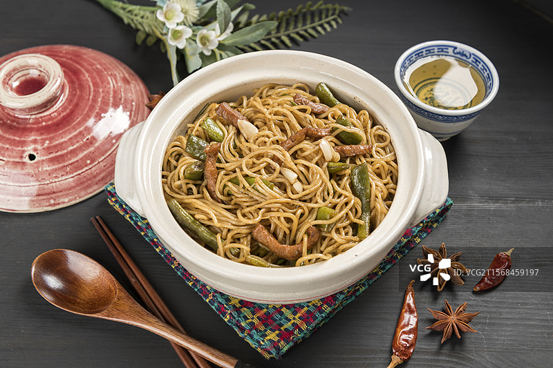 豆角焖面图片素材