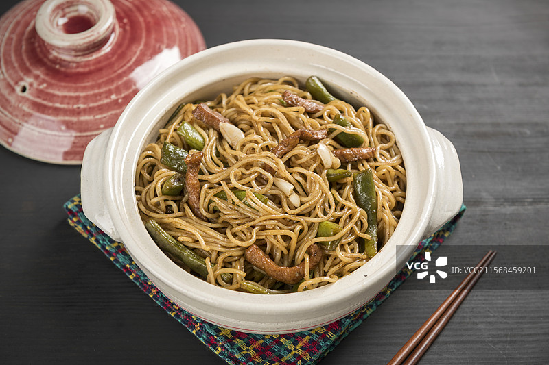 豆角焖面图片素材