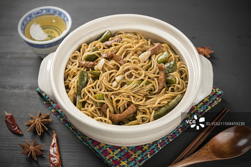 豆角焖面图片素材