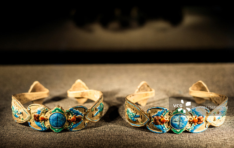 天台博物馆藏品：清代和合图案烤蓝银手饰图片素材