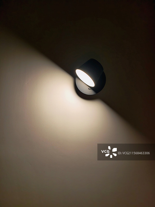 孤独的灯图片素材