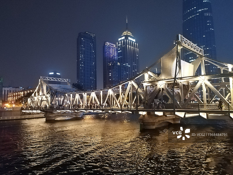 夜色下的海河解放桥图片素材