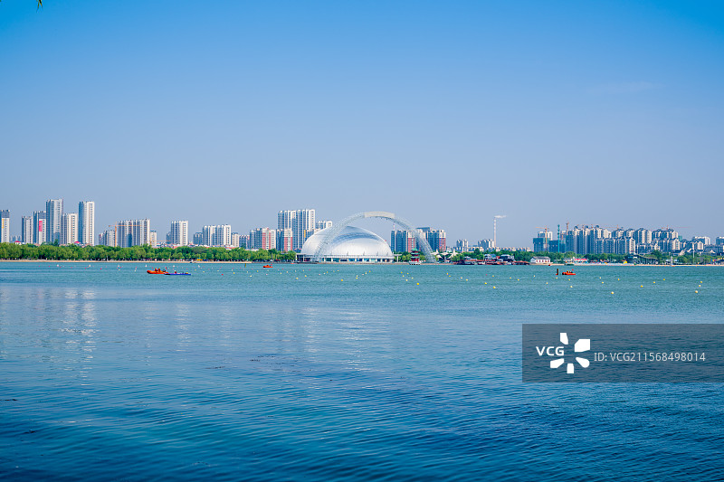 清凌凌的聊城东昌湖--2025年中国聊城•江北水城龙舟公开赛现场（水城明珠大剧场）25.05图片素材