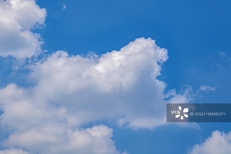 天空中云的低角度视图图片素材