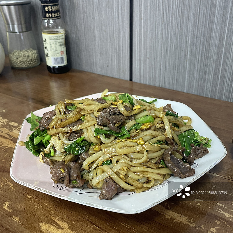 潮汕牛肉炒粿条图片素材