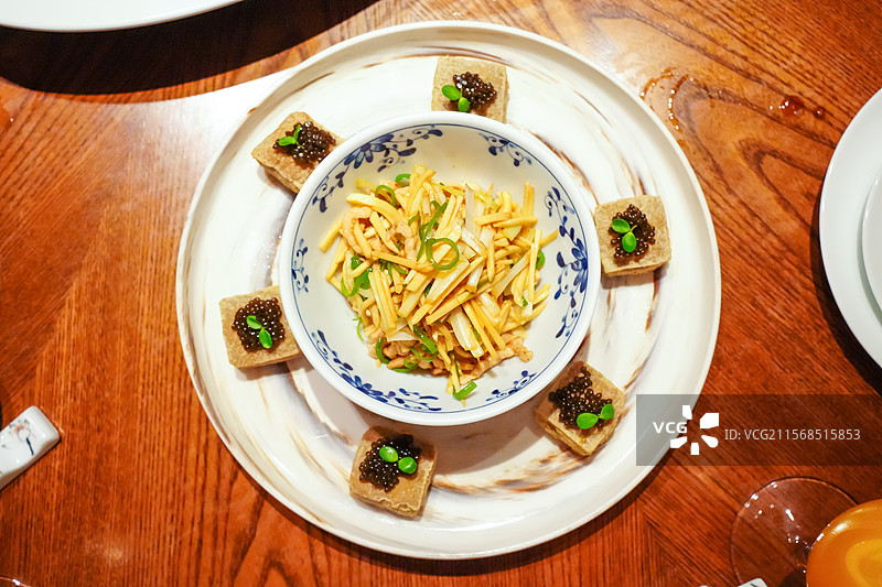 杭州 西湖国宾馆 八号楼 餐厅 晚餐 美食 江浙菜 鲟鱼子 臭豆腐 茭白肉丝图片素材