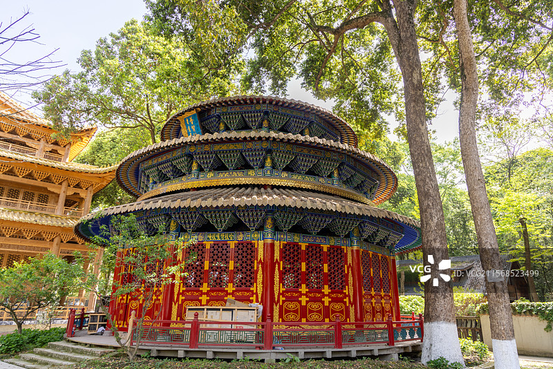 四川成都彭州市三圣寺 普贤殿图片素材
