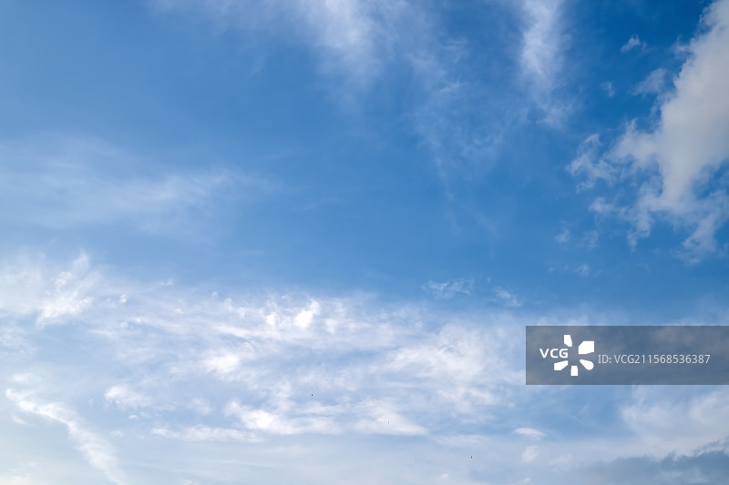 广阔蔚蓝的天空图片素材