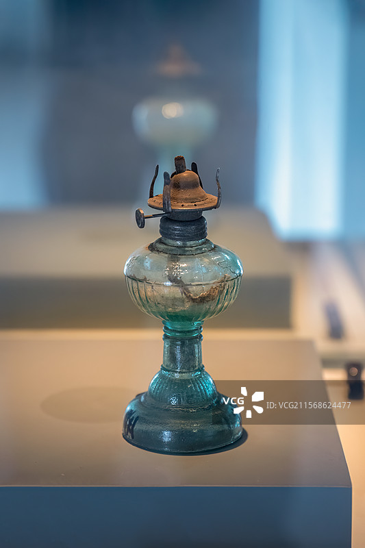 大同博物馆分馆大同红色记忆馆藏民国白求恩战地医院用过的煤油灯图片素材