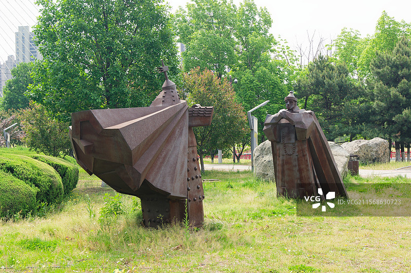 沈阳沈北新区锡伯族文化广场，《城北送别》雕塑，春季城市风光，旅游旅行景点图片素材