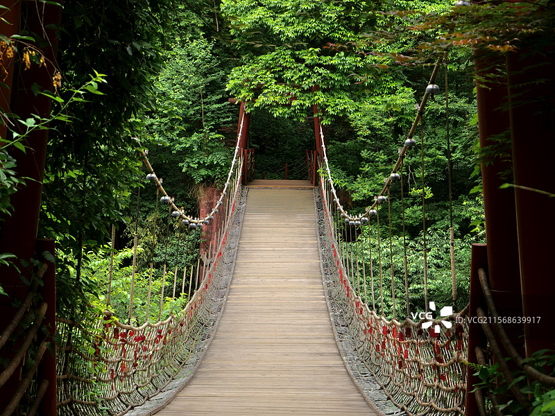 成都邛崃市天台山长虹索桥图片素材