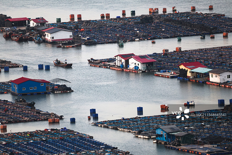 江南水乡风格的海上养殖基地图片素材