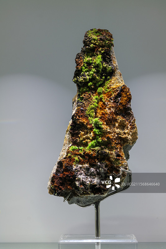 磷绿铅矿晶体摆件图片素材