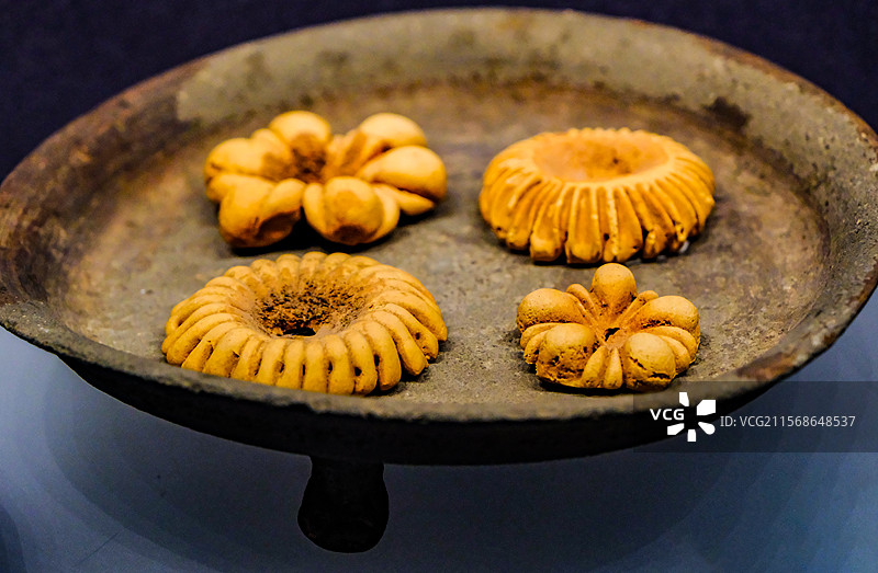 中国新疆博物馆馆藏文物精品，新疆出土唐代时期文物，设官建设，吐鲁番阿斯塔那古墓群出土，唐代点心图片素材