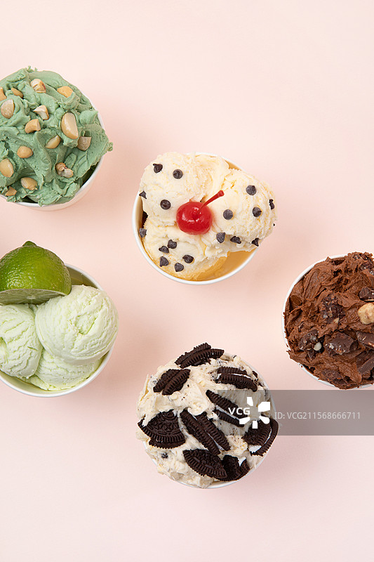 背景，物体，小吃，冰淇淋，意式冰淇淋，饼干，夹心饼干冰淇淋，巧克力，巧克力冰淇淋，开心果冰淇淋，开心果，草莓冰淇淋，香草，香草冰淇淋，青柠图片素材