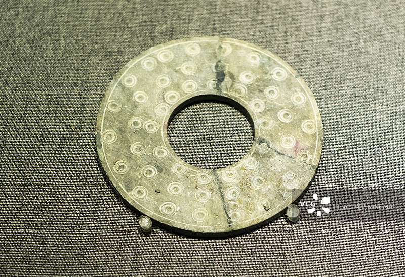 天台博物馆藏品：战国时期乳钉纹玉璧图片素材