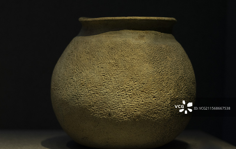 天台博物馆藏品：战国时期编织纹陶罐图片素材
