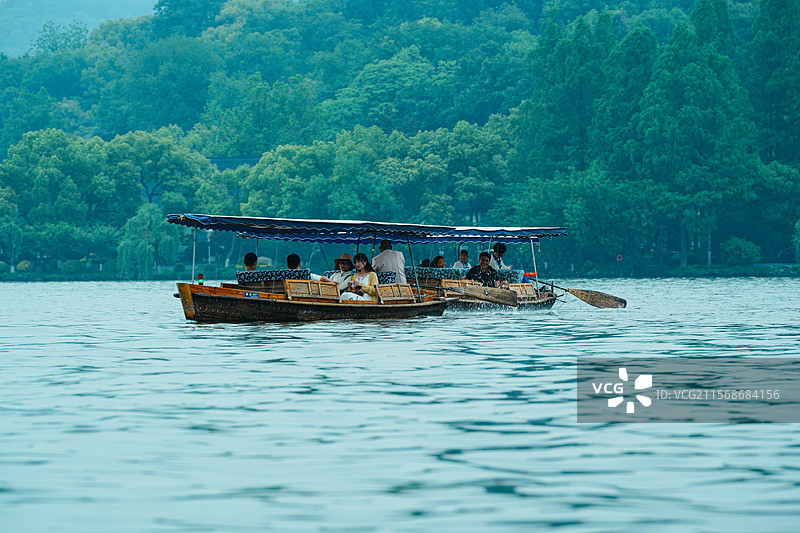杭州，西湖，湖边的游船图片素材