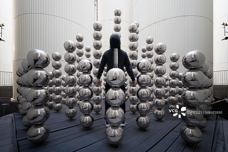 深圳金啤坊艺术装置图片素材