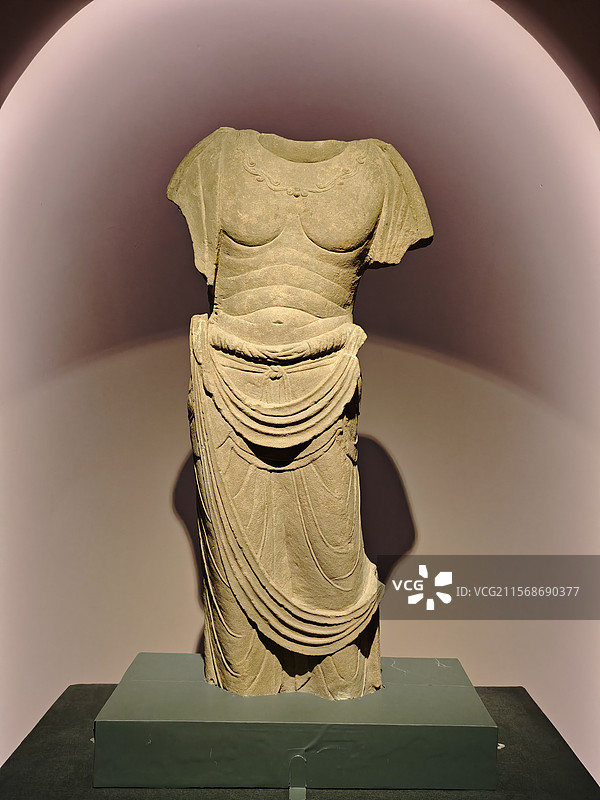 菩萨立像（唐代），山西博物院藏，上海闵行博物馆“贞观鉴——大唐历史文化主题展”图片素材