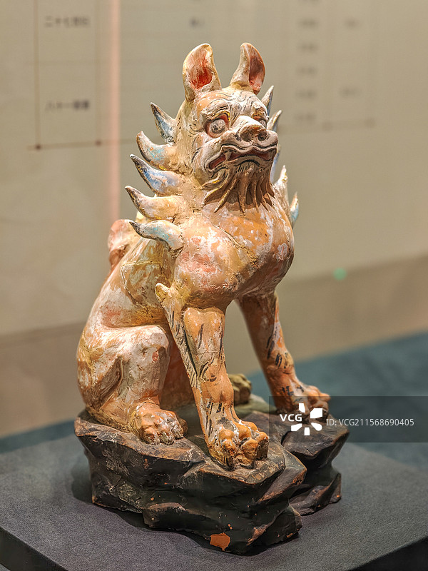 彩绘釉陶镇墓兽（唐代），昭陵博物馆藏，上海闵行博物馆“贞观鉴——大唐历史文化主题展”图片素材