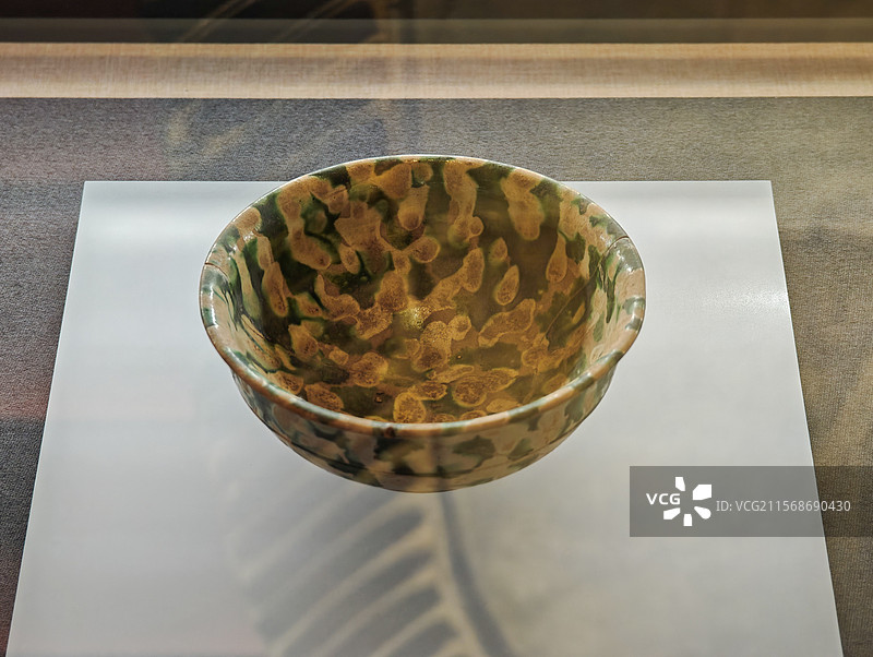 唐三彩碗（唐代），昭陵博物馆藏，上海闵行博物馆“贞观鉴——大唐历史文化主题展”图片素材
