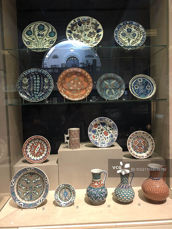 英国伦敦维多利亚和阿尔伯特博物馆V&A文物展品古董工艺品珠宝镶嵌家具图片素材