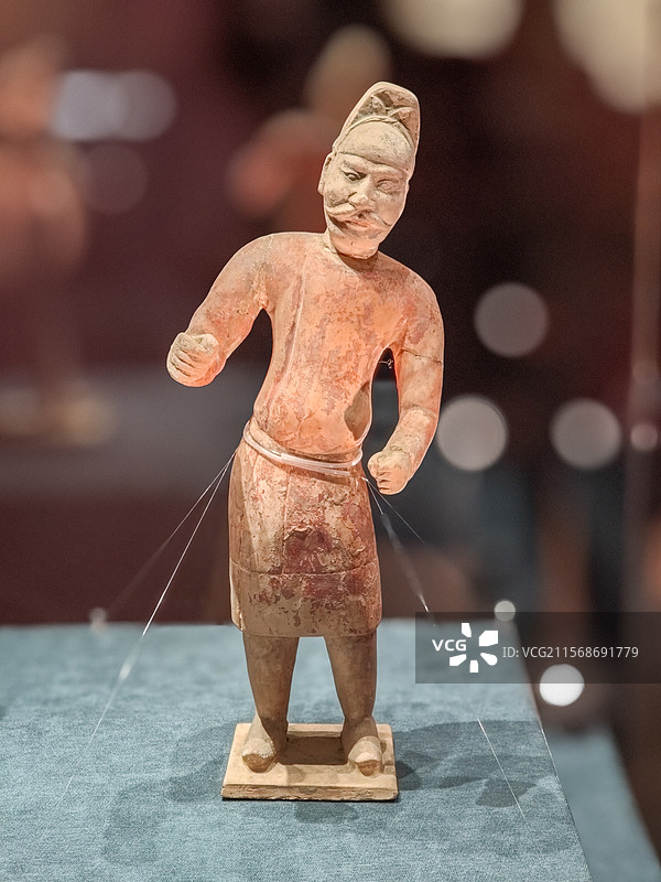 牵马胡人俑（唐代），昭陵博物馆藏，上海闵行博物馆“贞观鉴——大唐历史文化主题展”图片素材